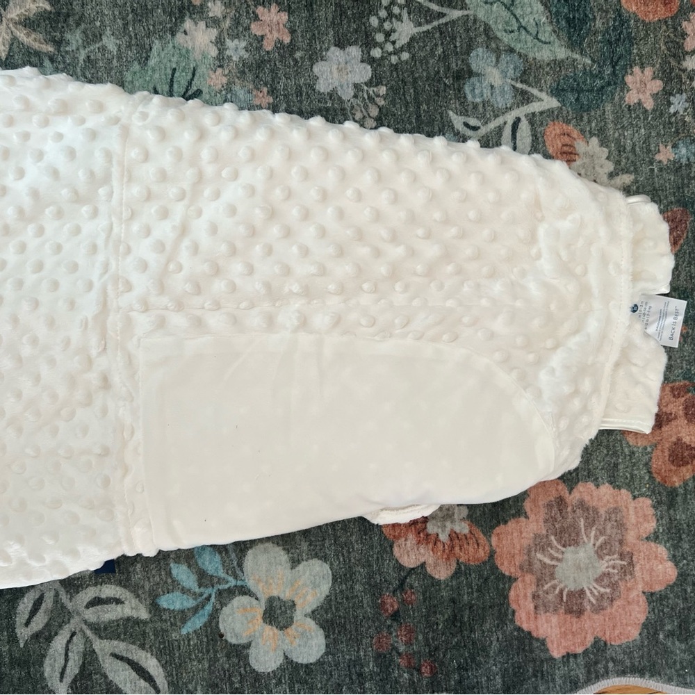 HALO SleepSack Swaddle – Plush (0–3 months) - Picture 4 of 5
